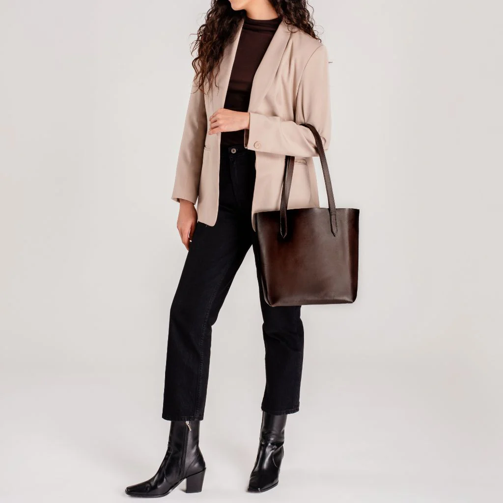 Everyday Tote | Old English (M) - Image 8