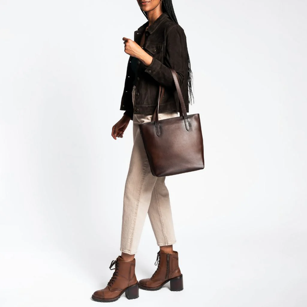 Everyday Tote | Old English (M) (Zipper) - Image 8